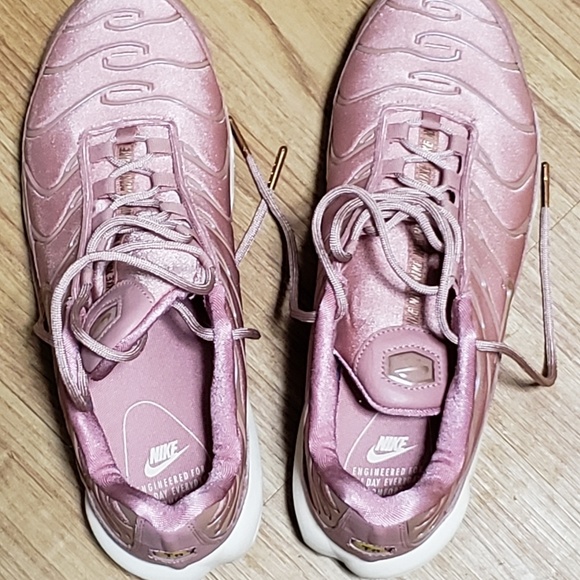 Nike Shoes - Women's nike air max plus